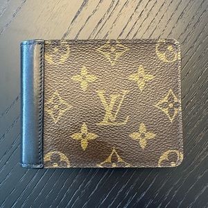 LV print with black calfskin wallet